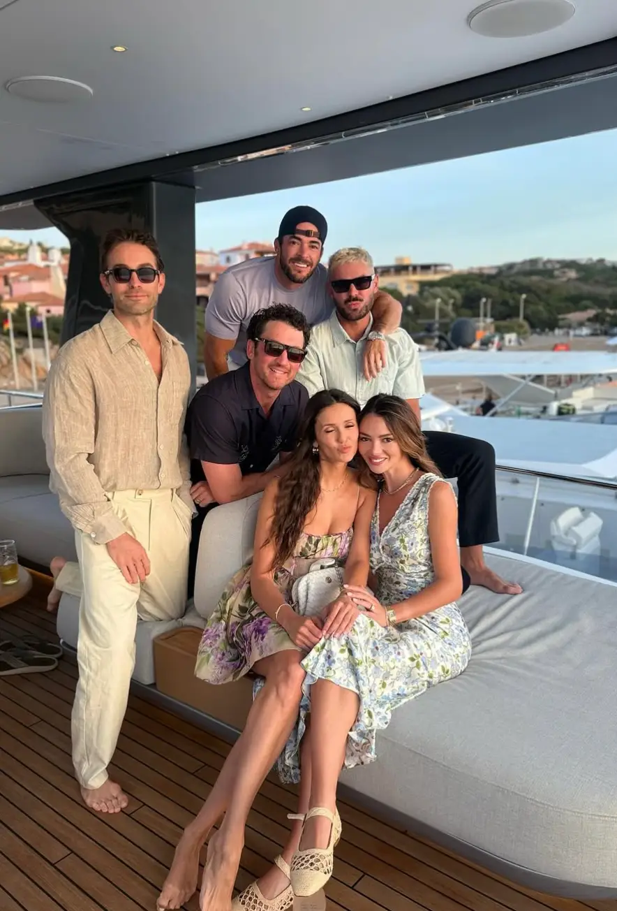 Nina and her friends, including the HSM star, recently enjoyed a group trip to Italy (Instagram/@keleighteller)