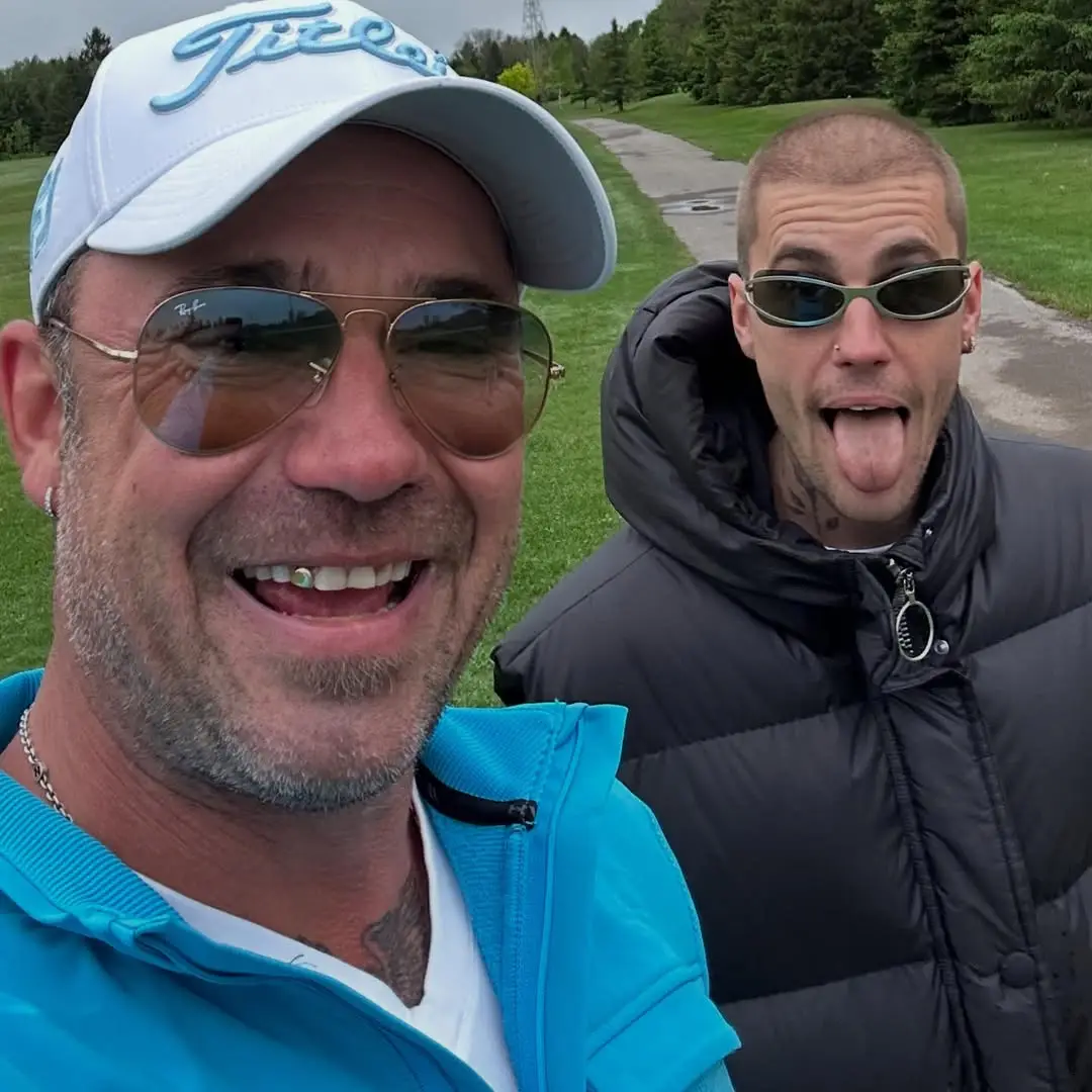 Back in 2015, Justin Bieber defended his dad after he made a lewd comment about leaked images of the singer (Instagram/justinbieber)