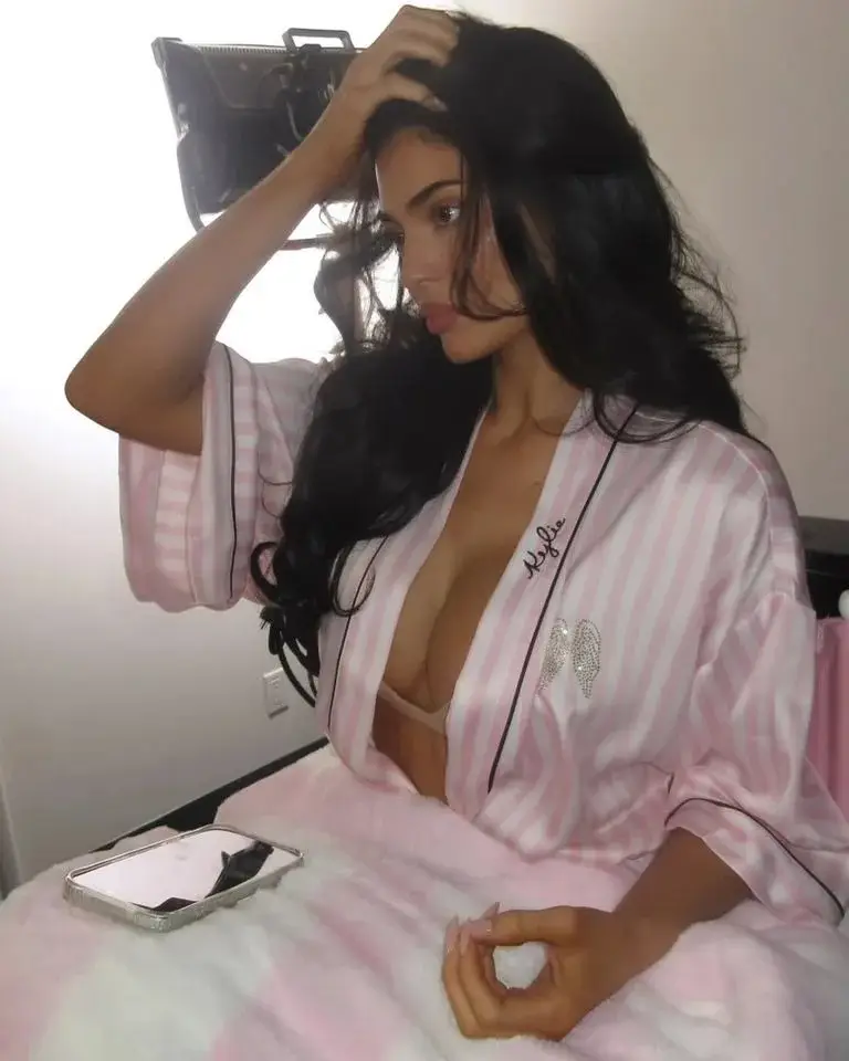 Kylie's £50 Victoria's Secret robe is now available to buy on the official website (Kylie Jenner/Instagram)