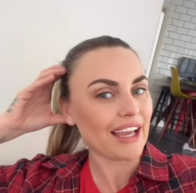 Bellucci lives with her fiancé and three kids.