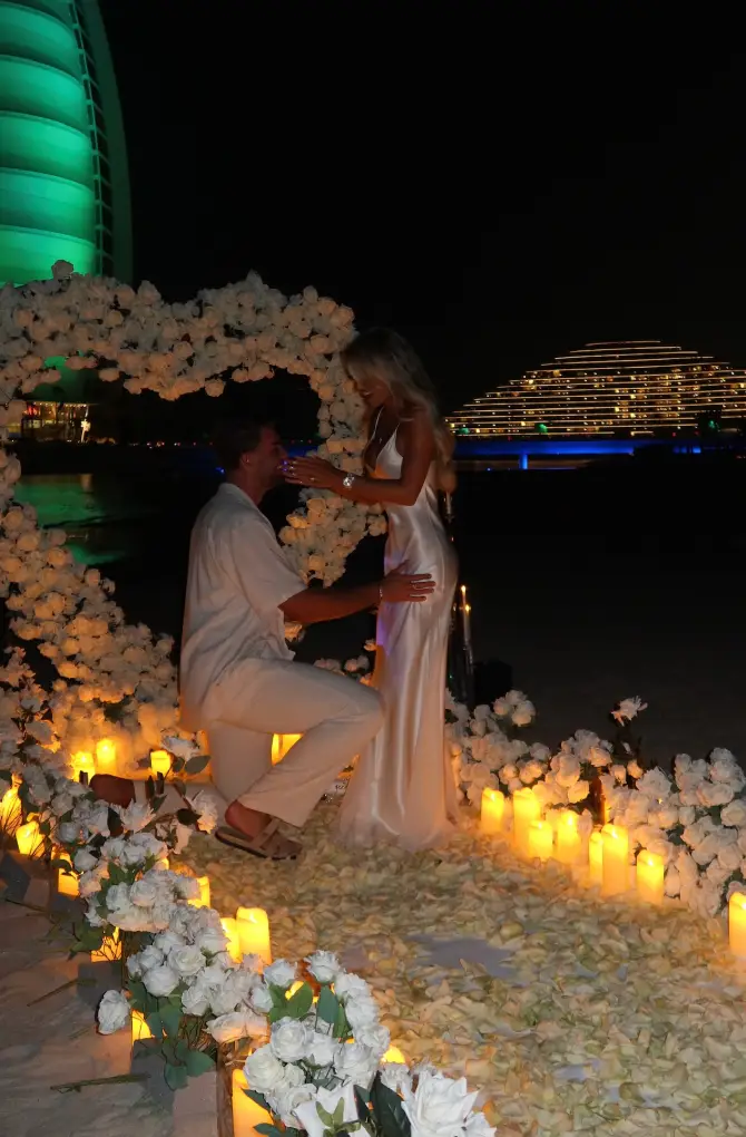 Tom got down on one knee in Dubai (Instagram/@tomclare___)