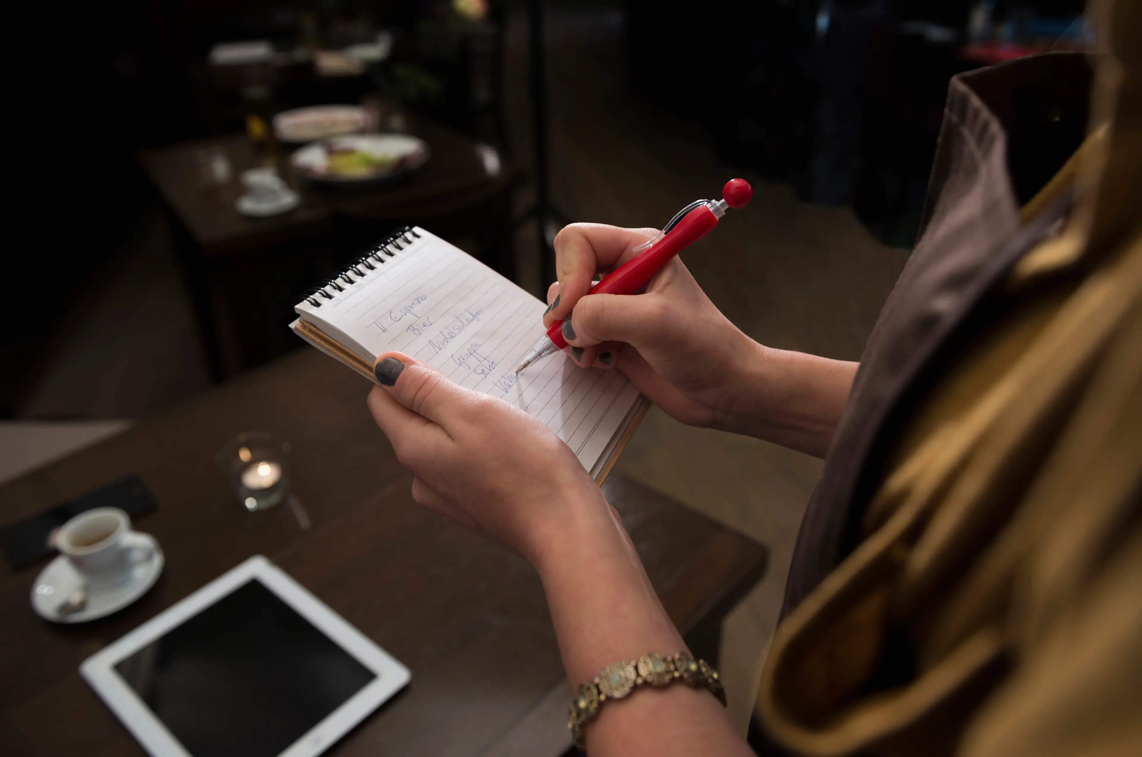 More and more servers claim they're ignored by customers who sit on their phones (Getty Stock Images)