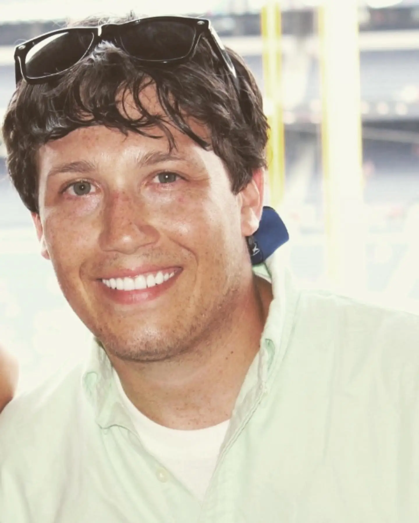 Jonathan Buckelew was receiving a neck adjustment from a chiropractor  (Facebook/Janice Buckelew)