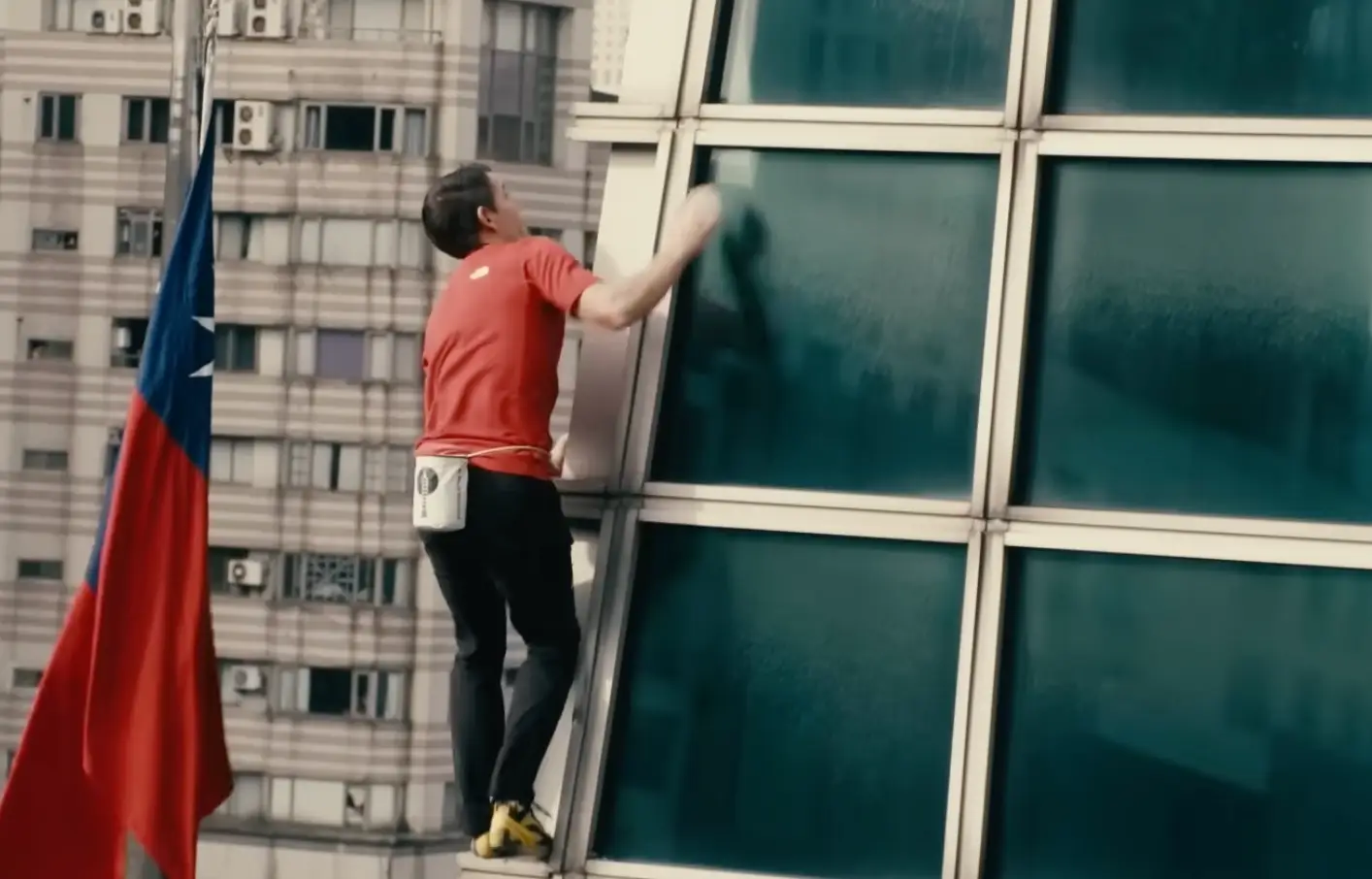 Alex Honnold was spoken out about the amount he was paid for his record-breaking skyscraper stunt (Netflix)