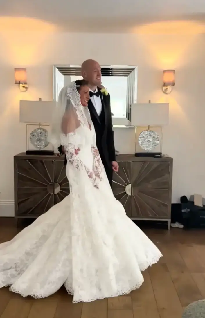 Venezuela was walked down the aisle by her dad Tyson (Instagram/@venezuelaprice1)