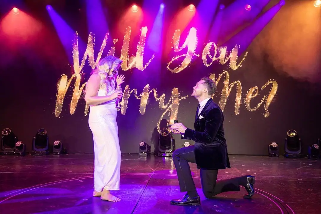 Former Islander Amy Hart announced her engagement with Sam Rason on Instagram.