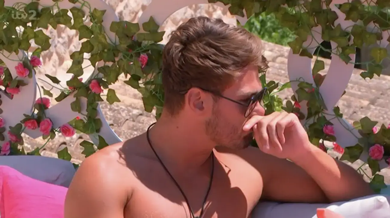 The Love Island star made the decision to leave the villa on Tuesday evening’s episode.