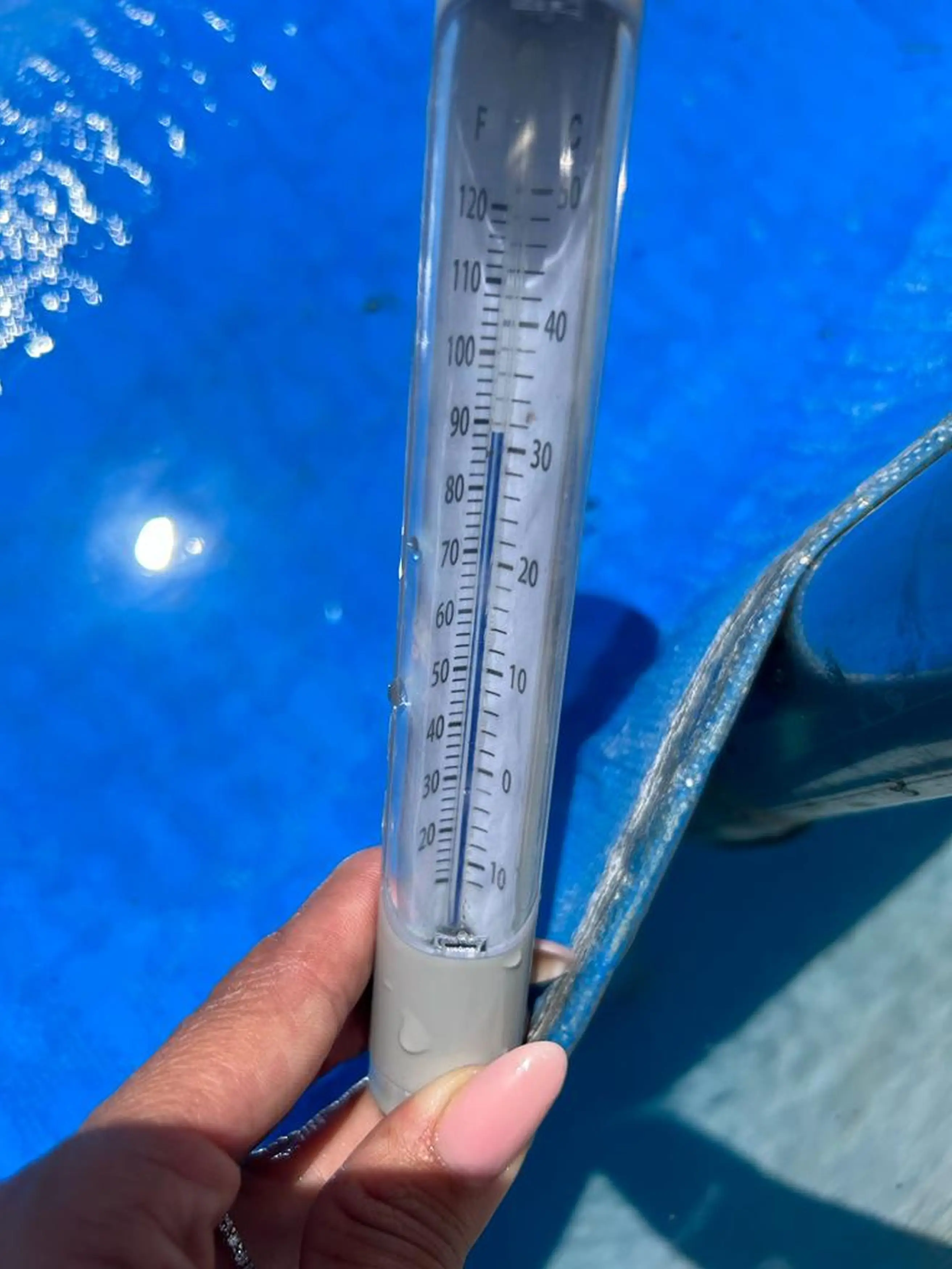 The villa's owner disputes the claims.