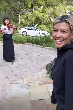 The casual nature of the video had fans praising how happy she seems.