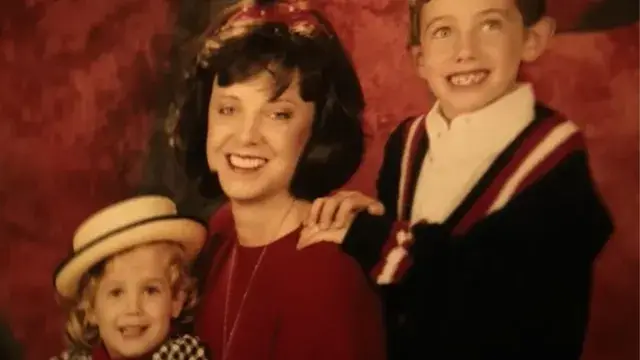 JonBenét, her mum Patsy and older brother, Burke (Netflix)