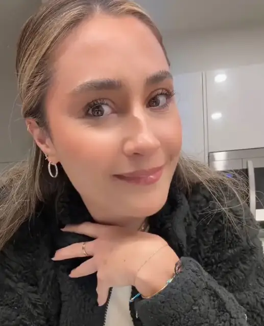 Alexis Elliot WILL NOT be selling her dog, thank you very much.