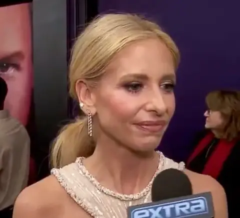 Fans have suggested there is a feud between the stars. (EXTRA)