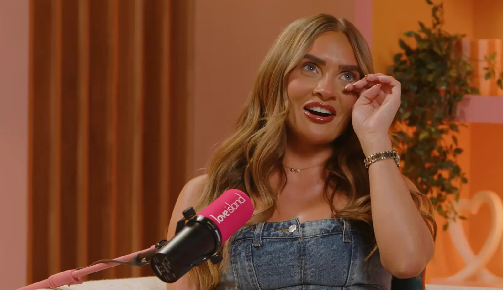 Elicia has since addressed the ordeal (YouTube/Love Island)