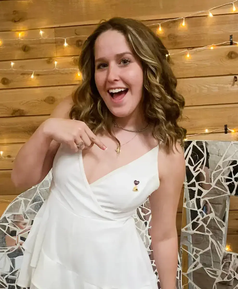 Alison Pickering, 23, tragically died after eating a meal she'd had before on a first date (Facebook/Alison Pickering)