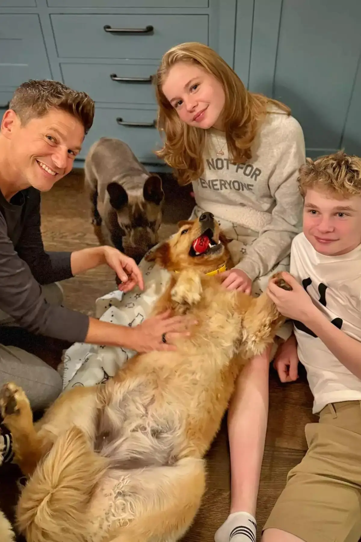 Harris currently has no plans to share the news with social media. (nph/Instagram)