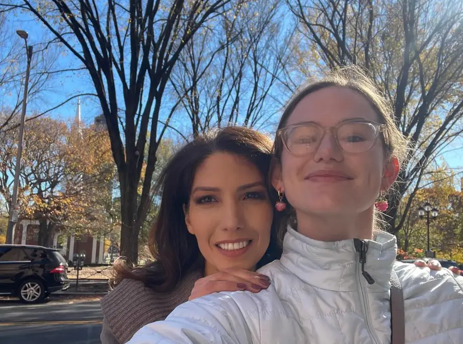 Lopez's sister Lynda visited Violet at university (Instagram/Lyndalopez)