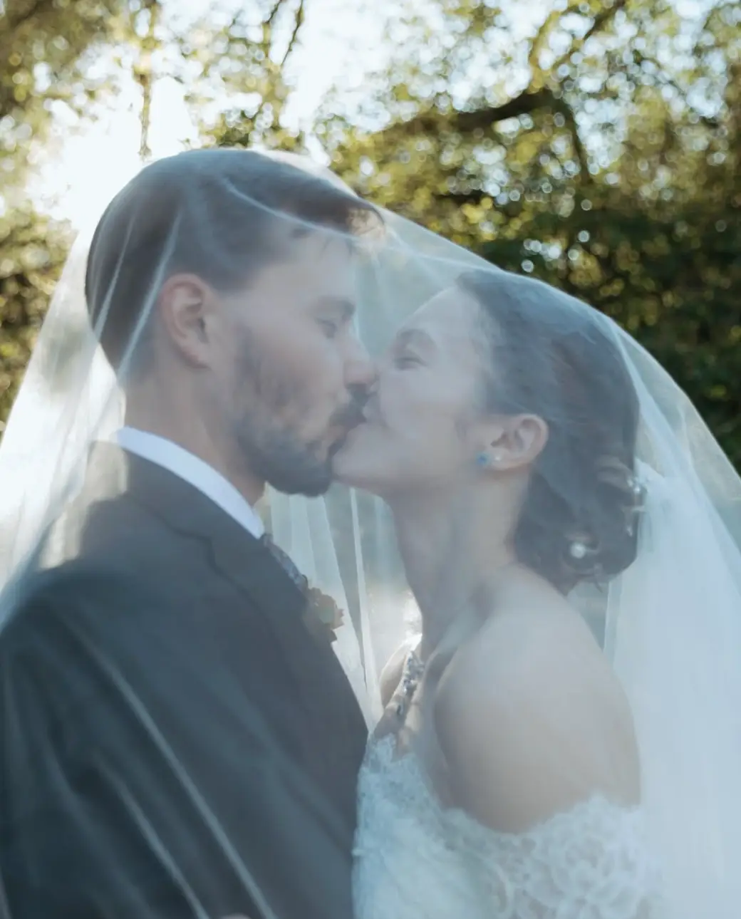 Madison chose to go makeup-free on her wedding day (Instagram/@maddy.rae.photography)