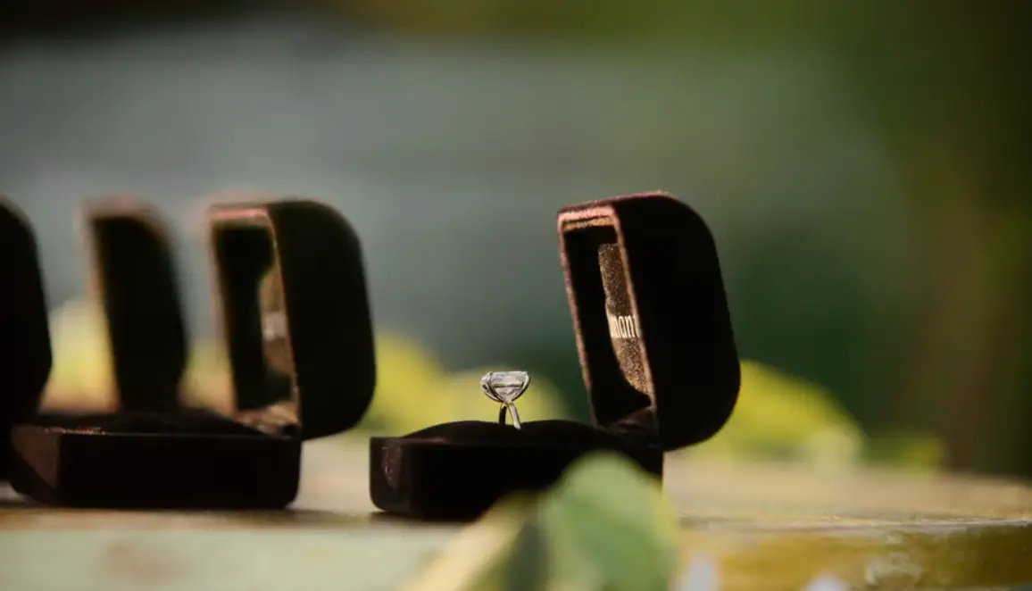 Before filming, the contestants were apparently asked what their 'dream engagement ring would be' (Netflix)