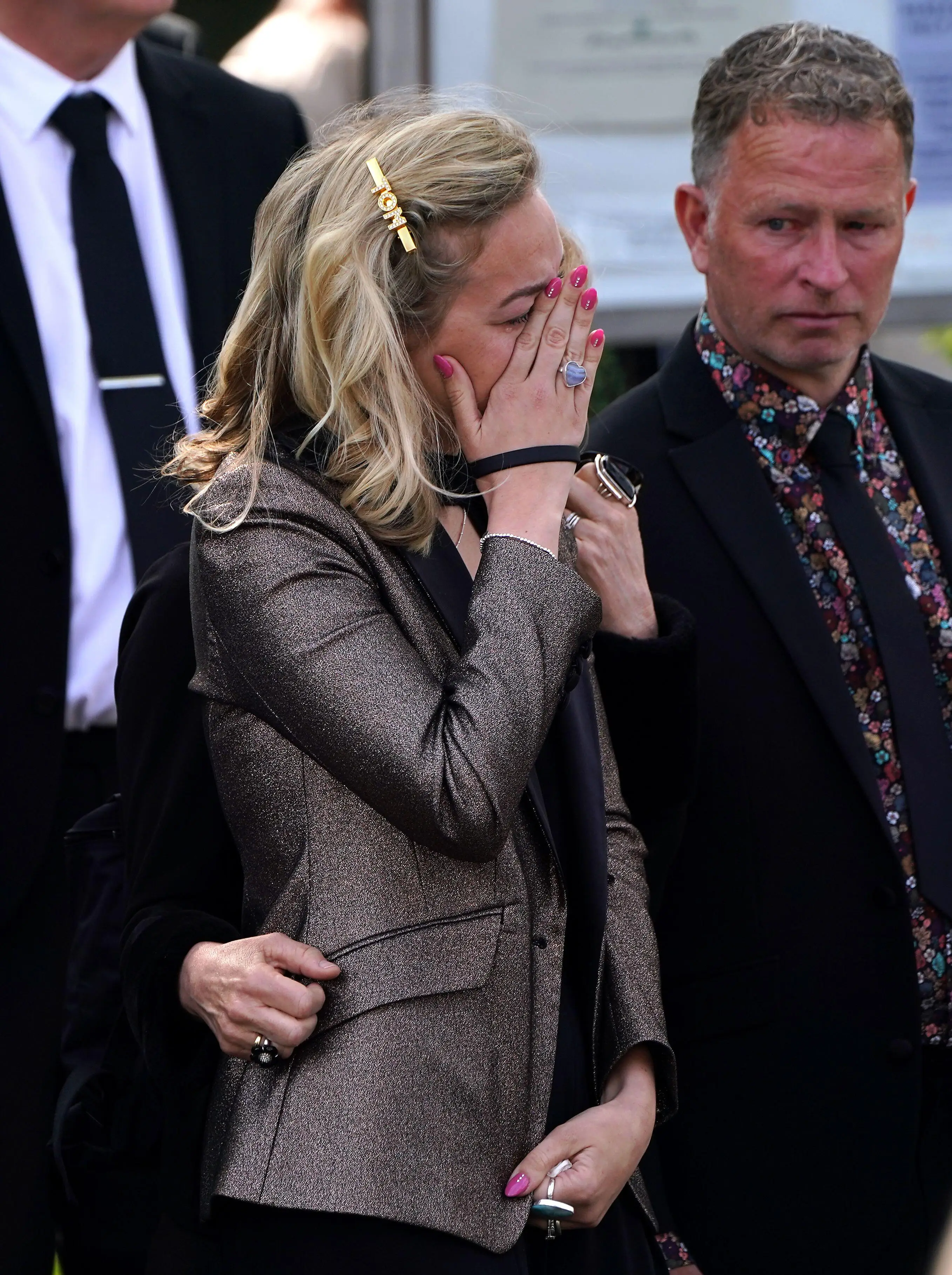 Kelsey Parker wore a gold jacket and a 'tom' hair clip. (