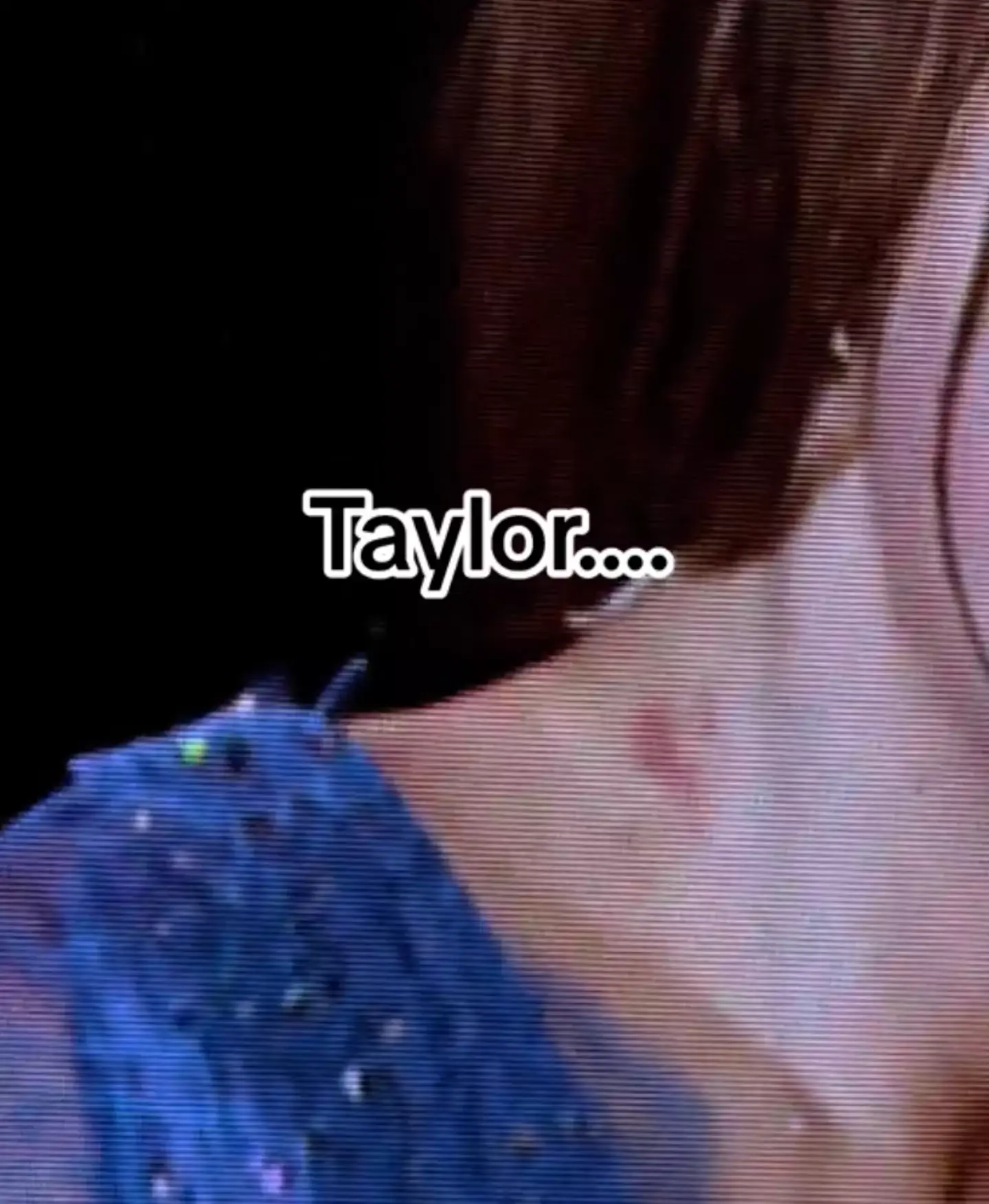 Fans are convinced the red mark is a hickey. (TikTok/@ryanthomasroth)