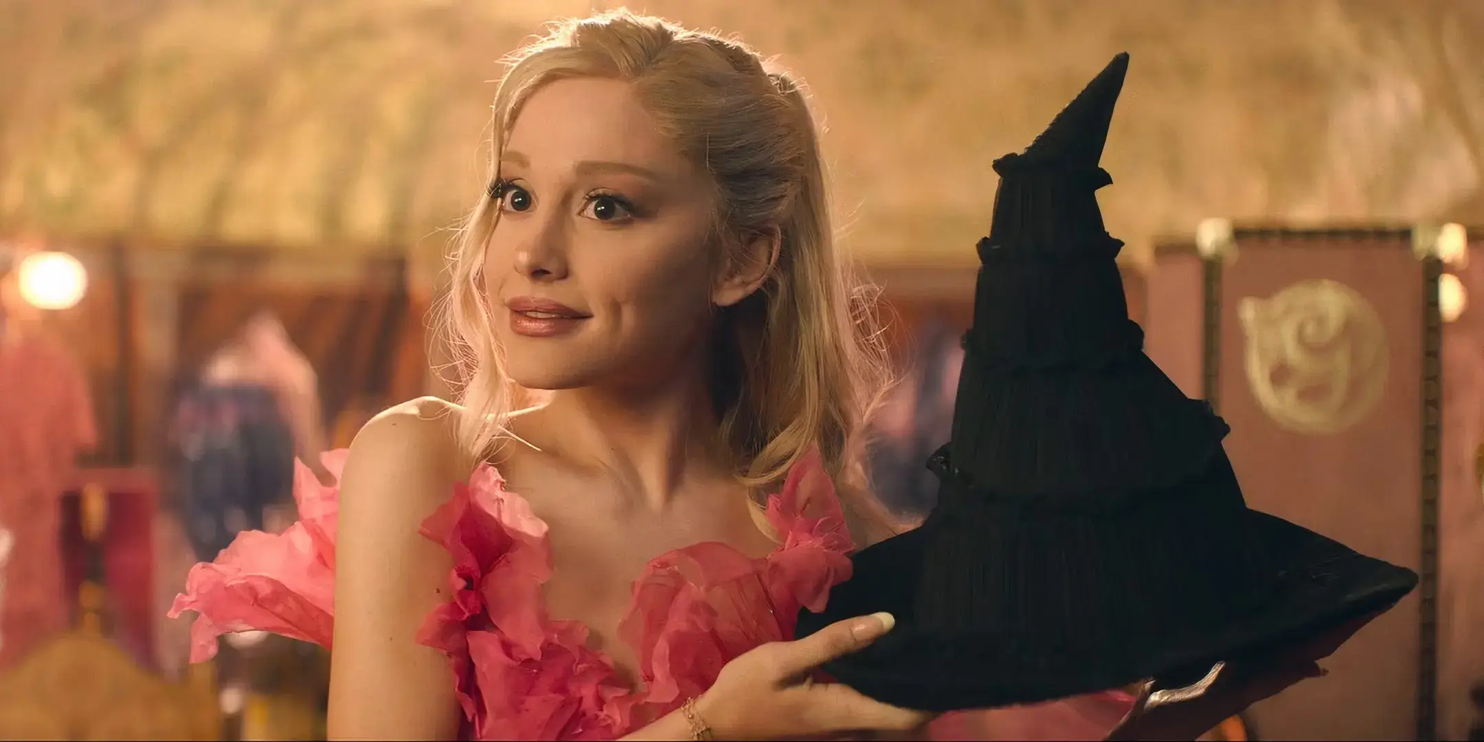 Ariana plays Glinda in the production (Universal)