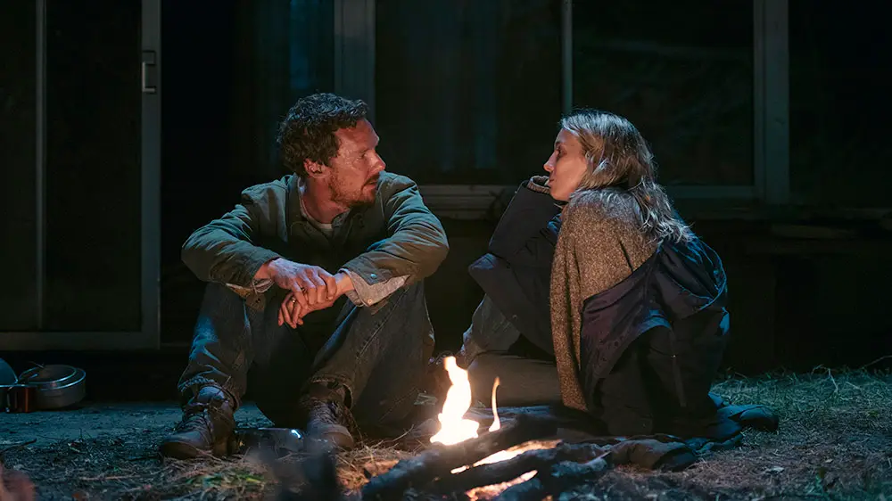 Jodie Comer shares scenes with Benedict Cumberbatch. (Netflix)