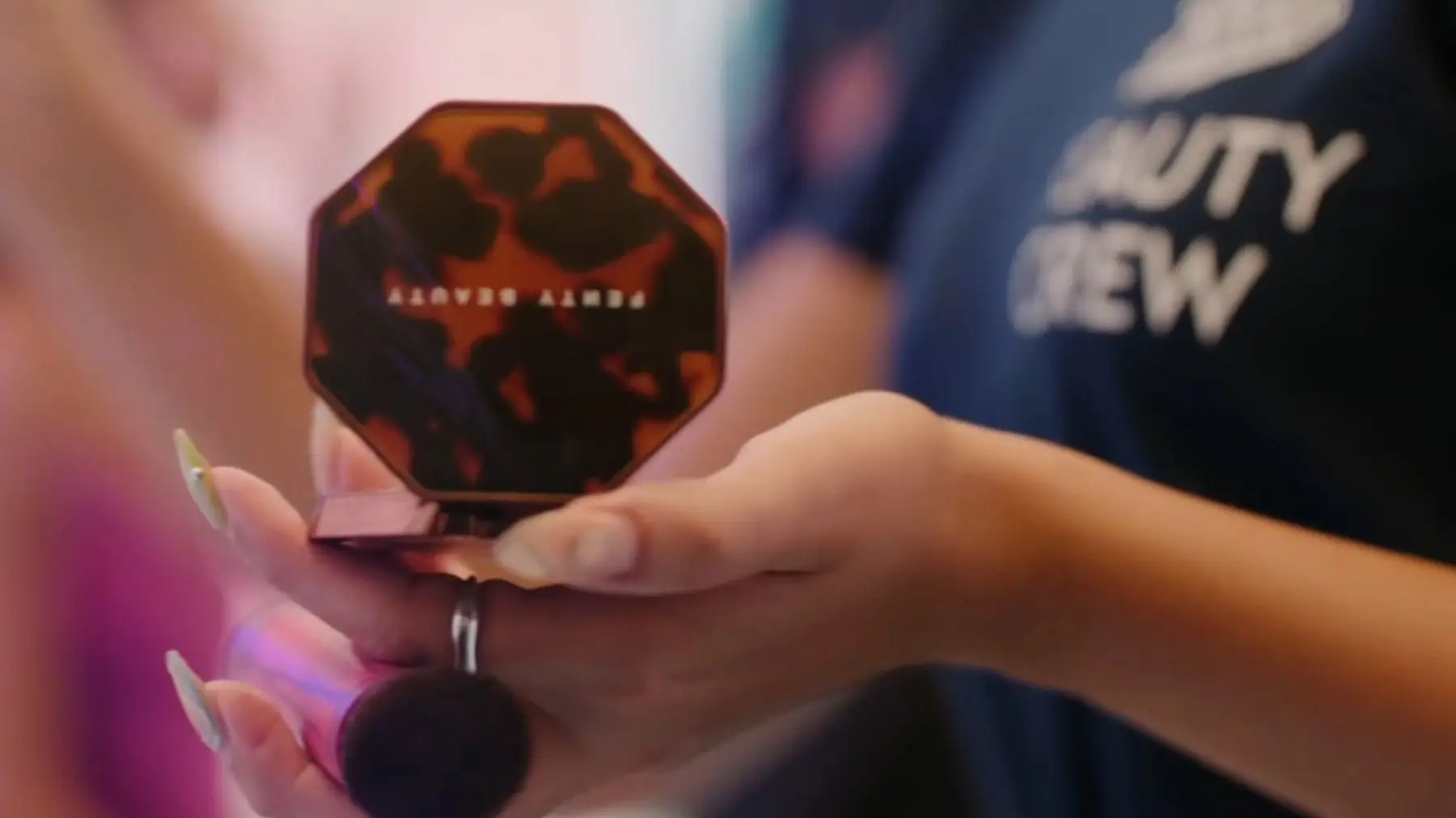 The Fenty bronzer was used as part of Jasmine's glam (ITVX)