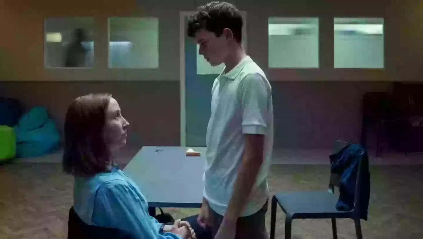 The unscripted moment between Owen and Erin has been applauded by fans (Netflix)