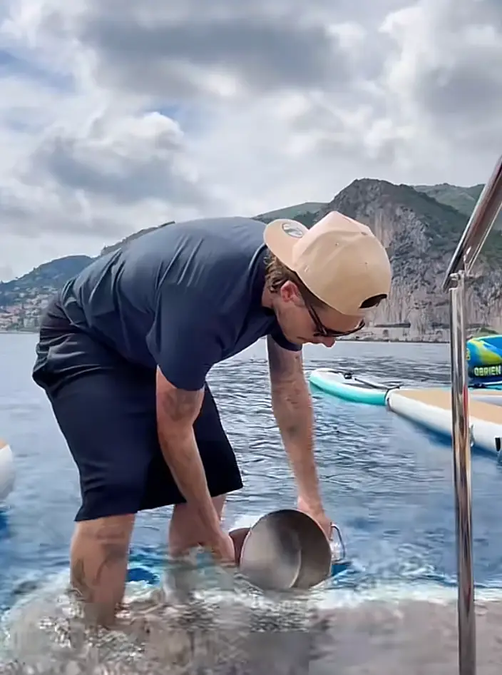 The pasta was boiled in the seawater before being added to the pan (TikTok/@brooklynbeckham)