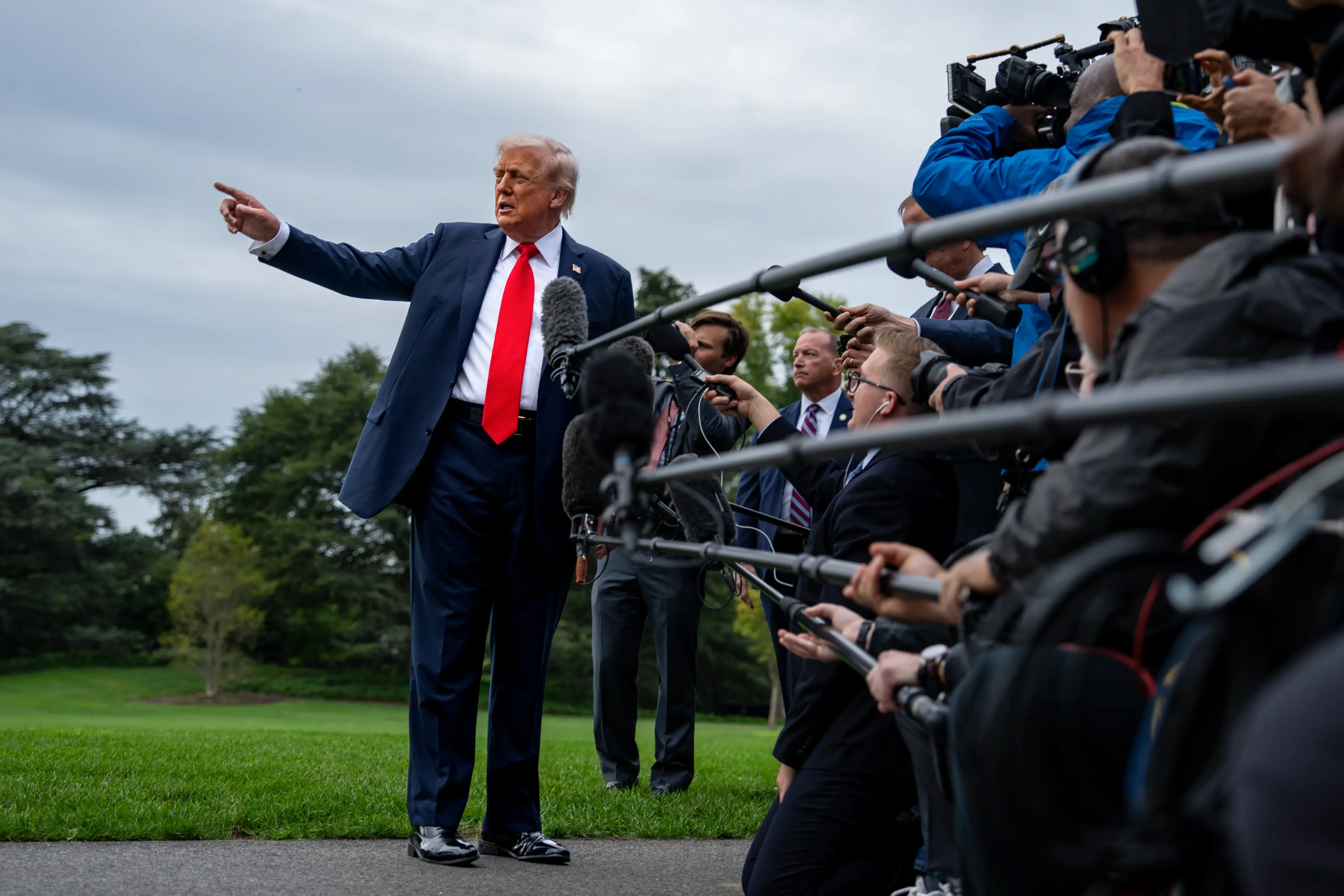 In his latest interview, Trump immediately changed the conversation to his White House reconstructions (Bonnie Cash/UPI/Bloomberg via Getty Images)