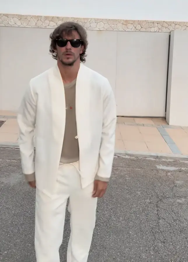 He leaves behind his eight-year-old daughter, River (Instagram/@jakehall)