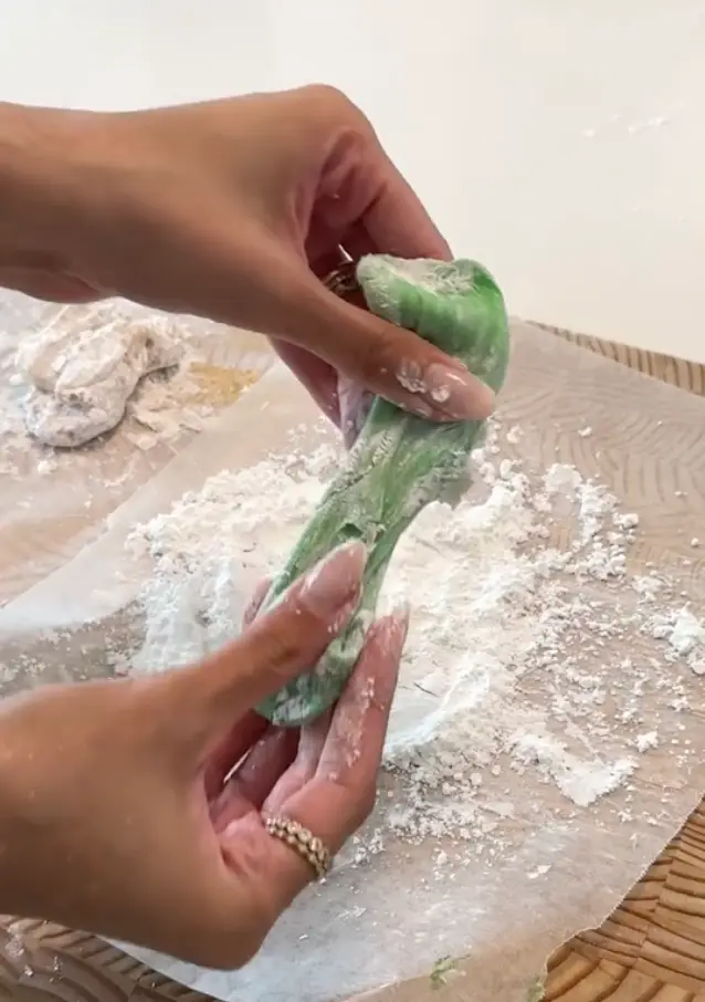 People couldn't get over her bubblegum video. TikTok/@naraaziasmith