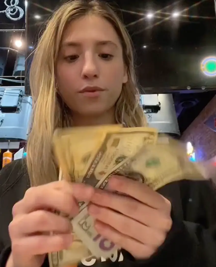 Viewers couldn't get over Jona's earnings.