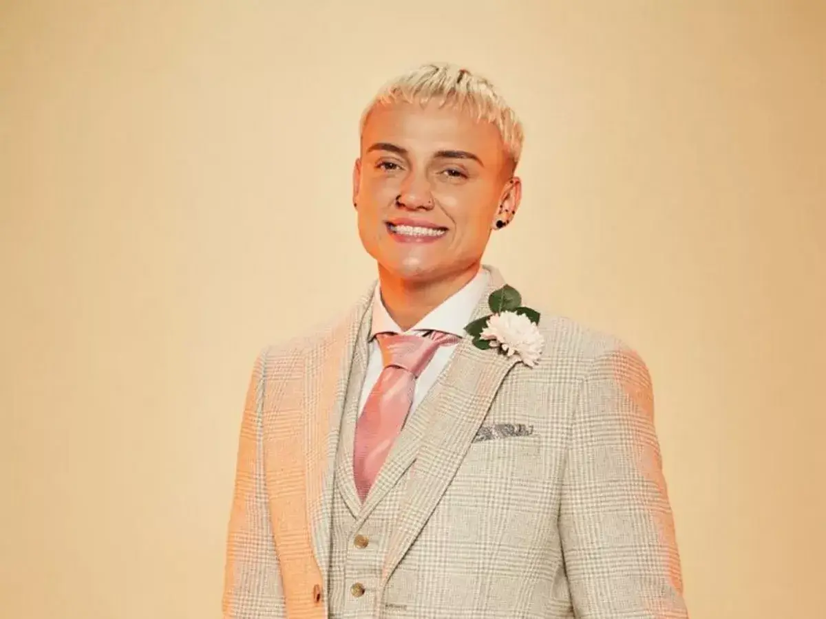 Eve is a lifeguard (Channel 4)