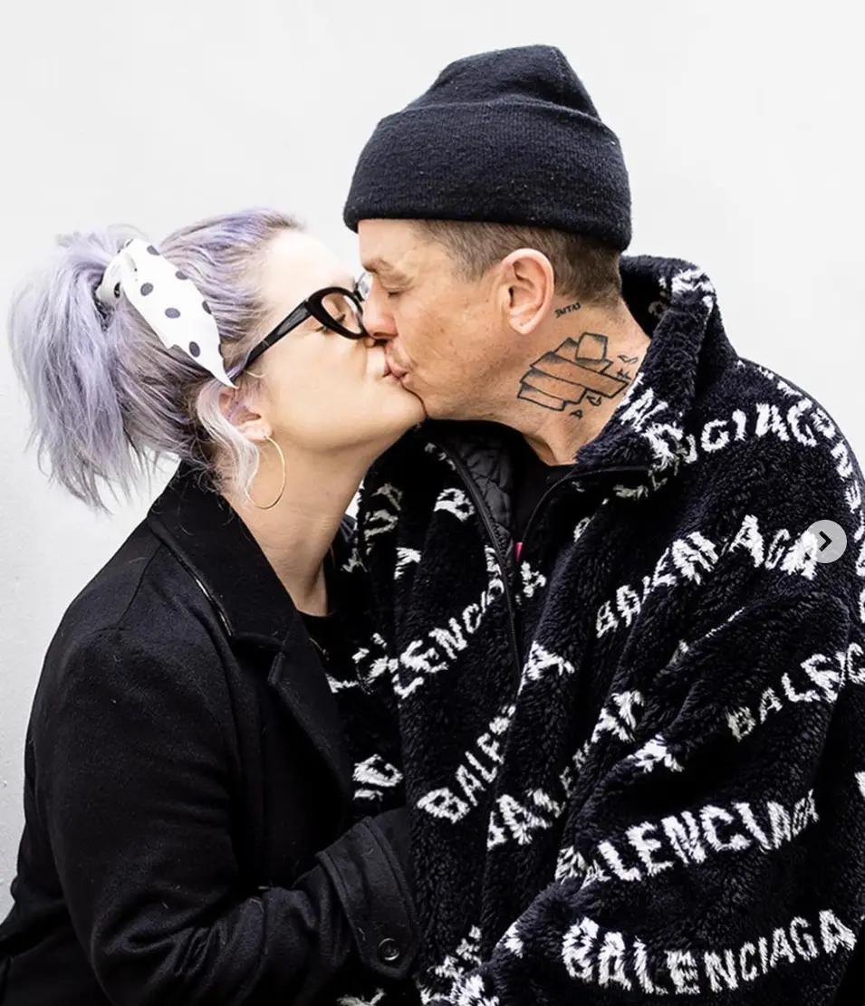 Kelly Osbourne has announced her pregnancy.