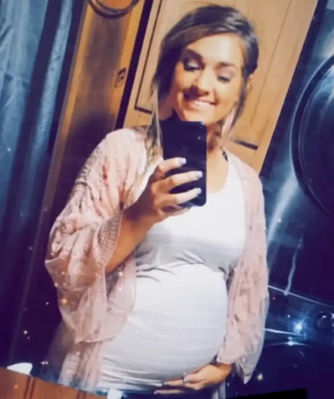 Parker faked her pregnancy (Netflix)