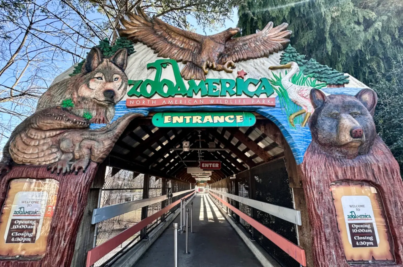 The child's parents have been charged with child endangerment (Zoo America)