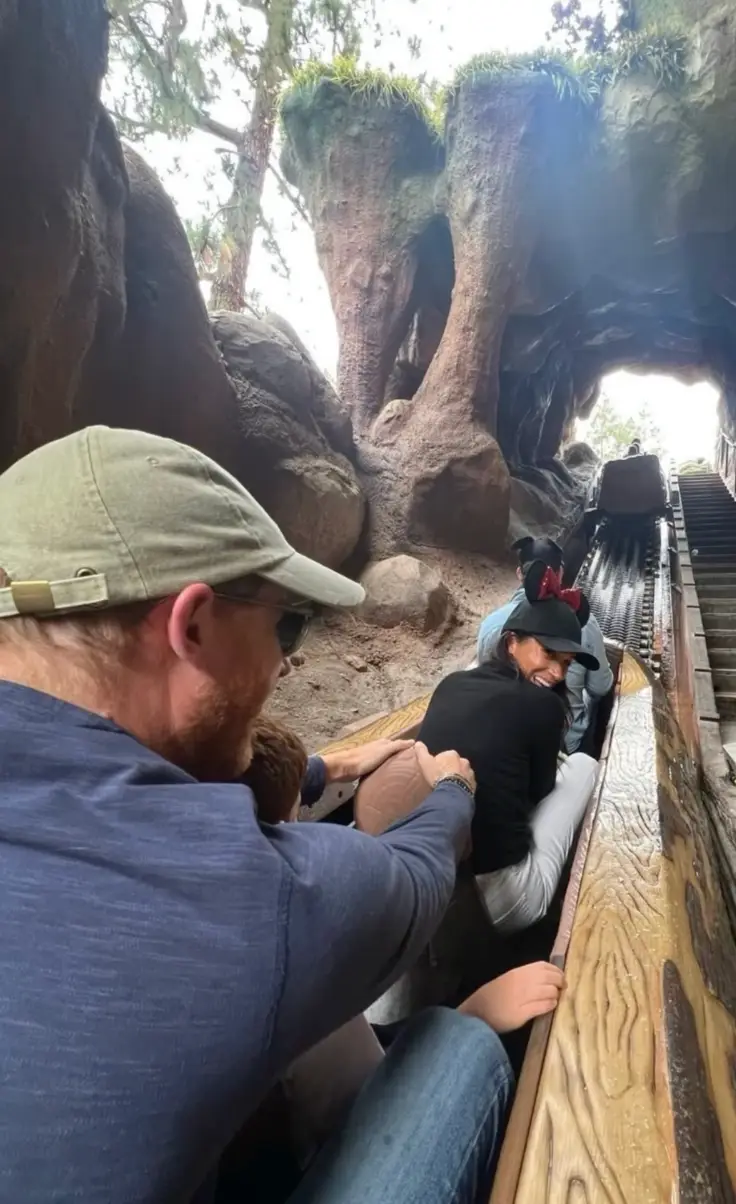 The family also took a trip up the log flume ride (Instagram/meghan)