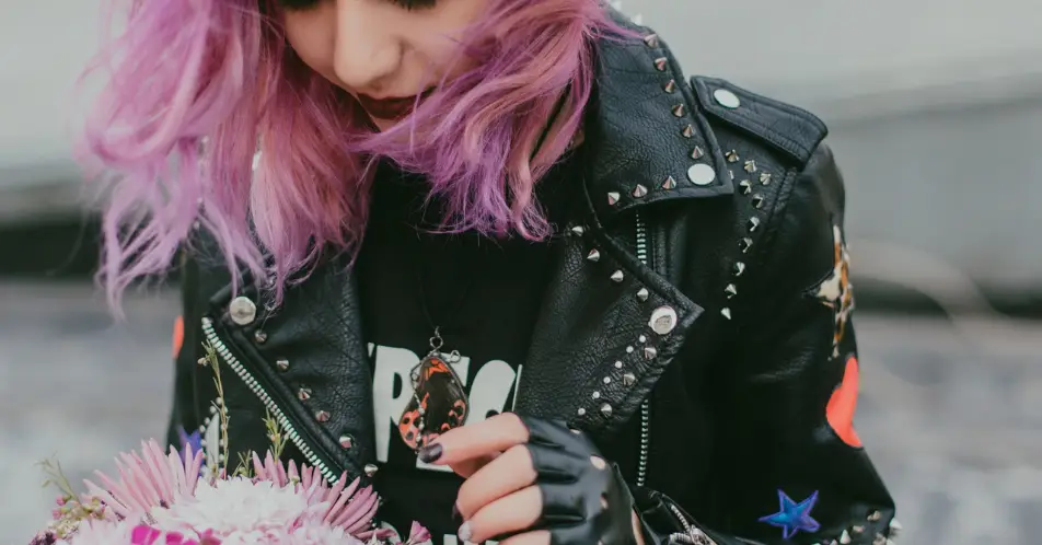 Bikers can use shoulder straps to carry their equipment. (