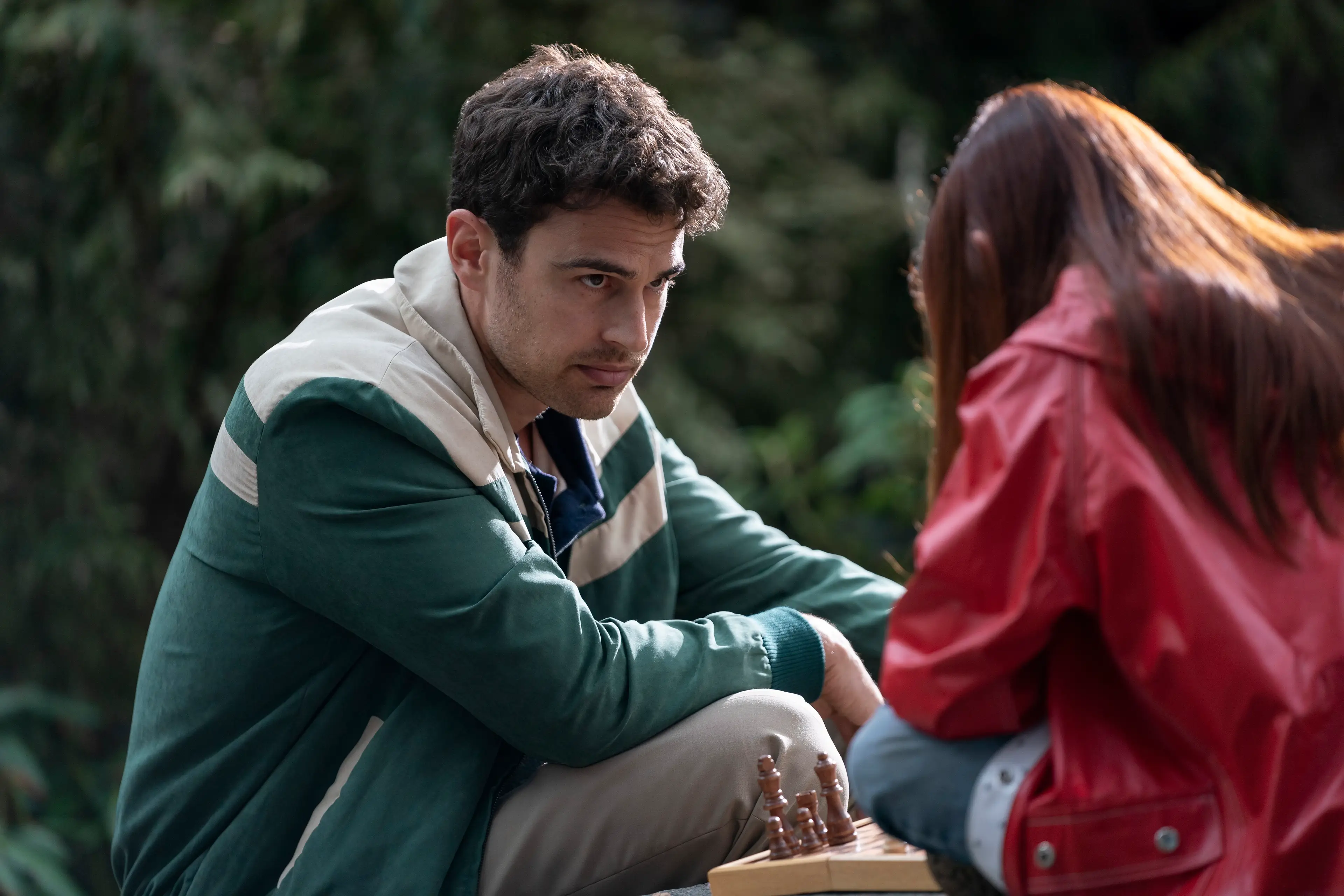 Theo James plays Henry DeTamble. (