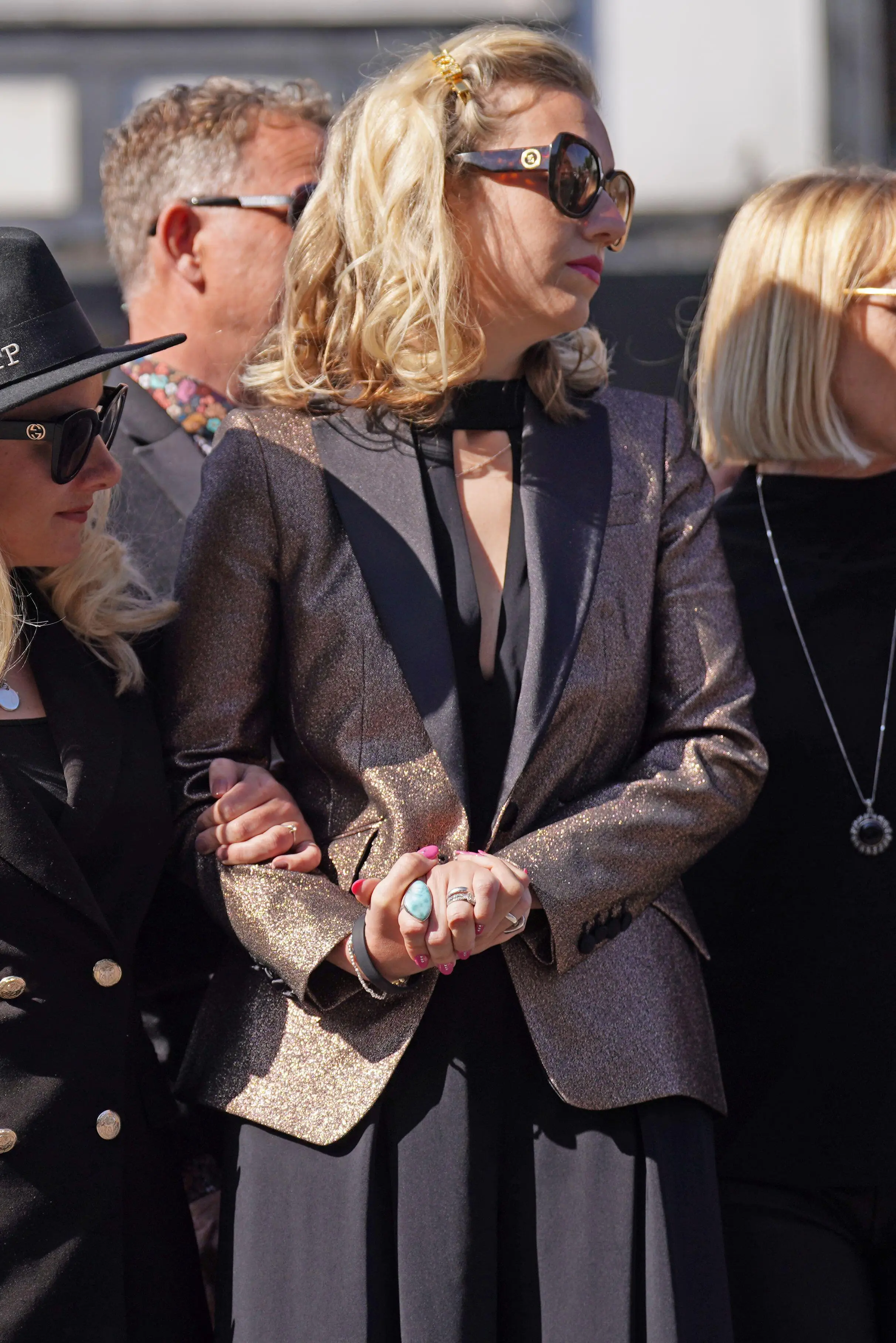 Kelsey Parker wore a 'Tom' hair pin. (