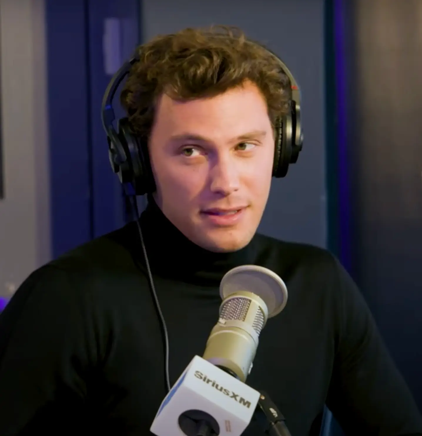 The star explained the ring placement. (YouTube/SiriusXM)