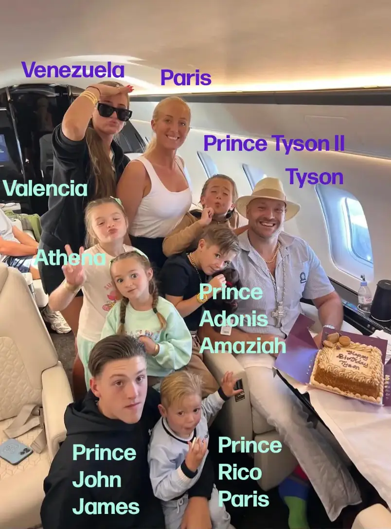 Tyson and Paris and their seven children (Instagram/@parisfury1)