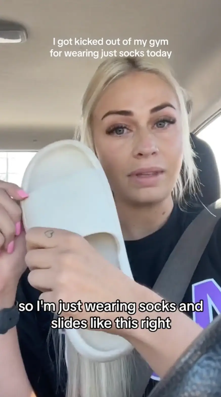 Kenzie's reason for not wearing shoes was because her 'broken toe' was 'so painful'.