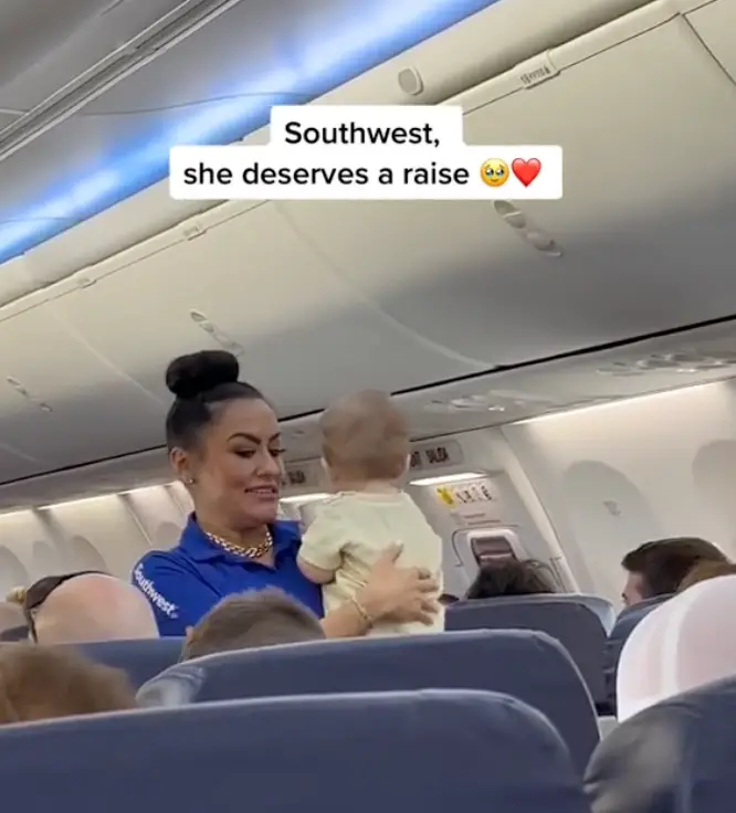 The air hostess has received an influx of praise online for her act of kindness.