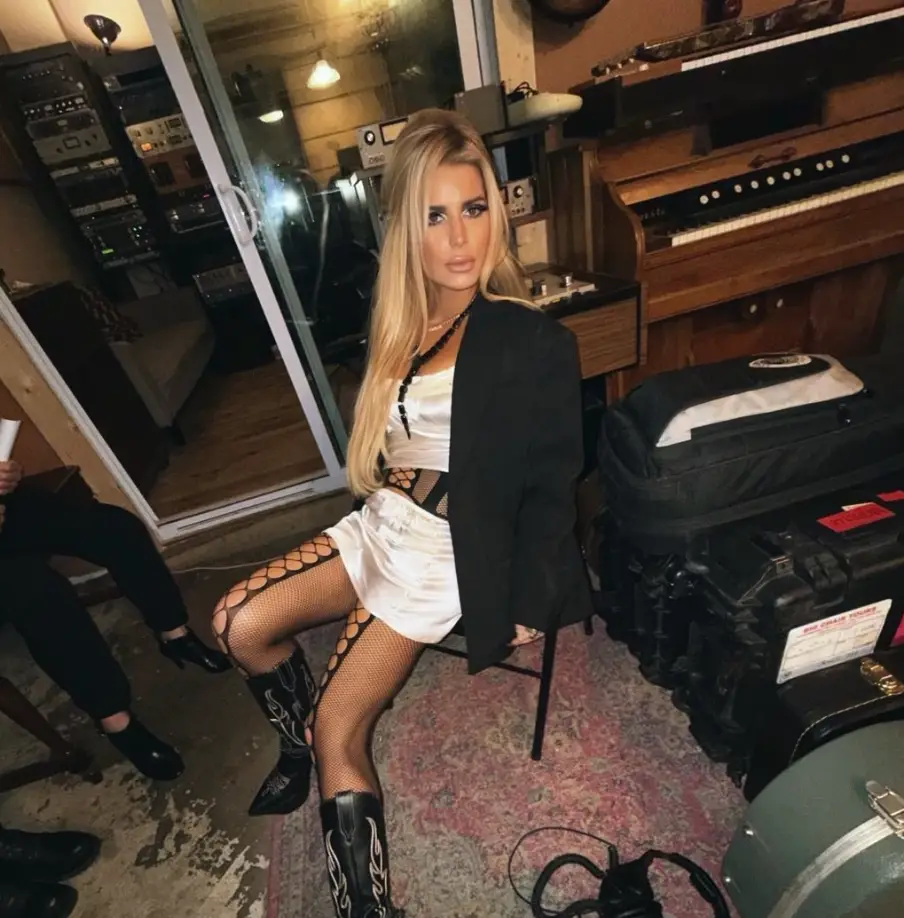 The 44-year-old 'Irresistible' singer teased new music for her fans (Instagram/@jessicasimpson)