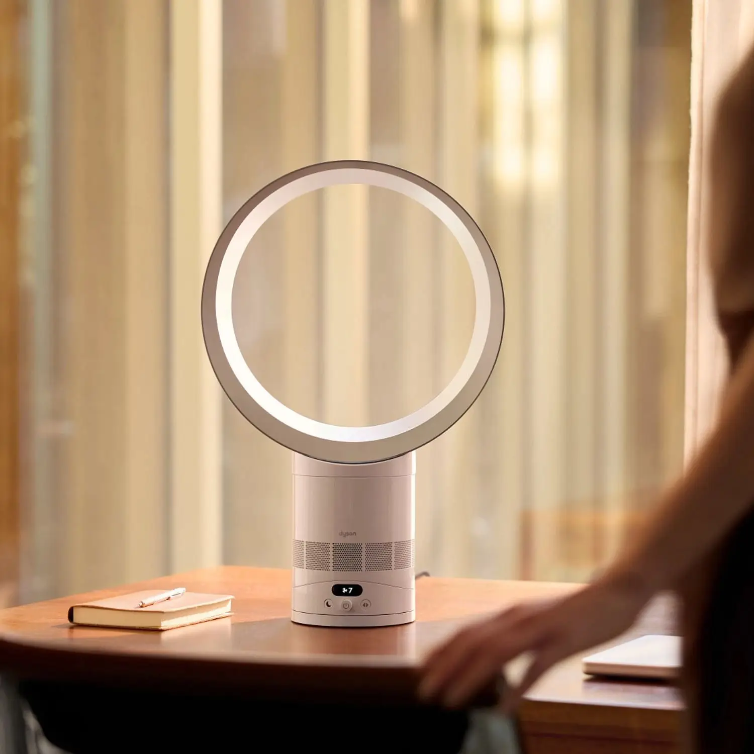 The DYSON CF1 Smart Cooling Desk Fan has 10 speed functions (Dyson)