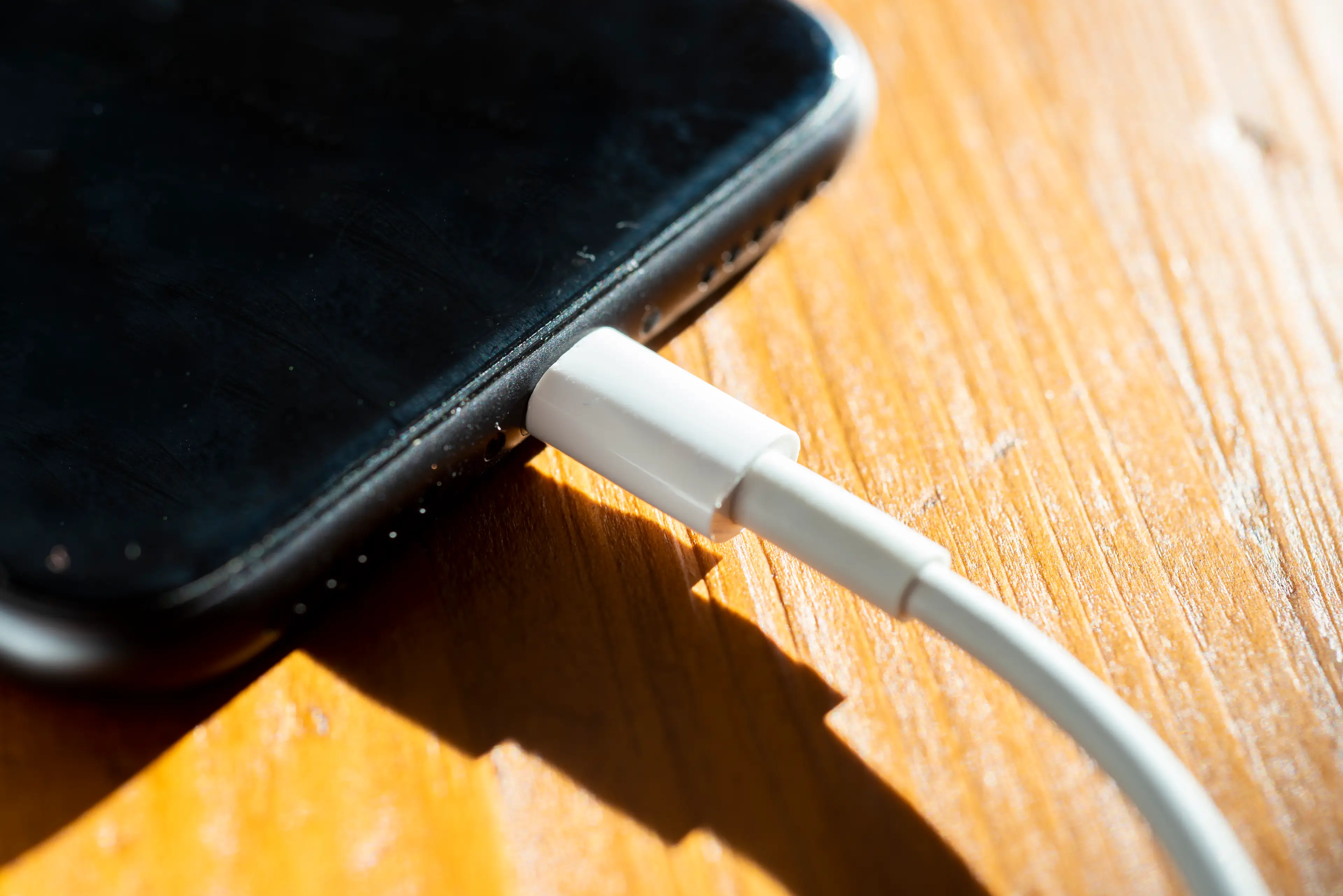 The heatwave could also affect your tech devices. (Getty/Manuel Breva Colmeiro)