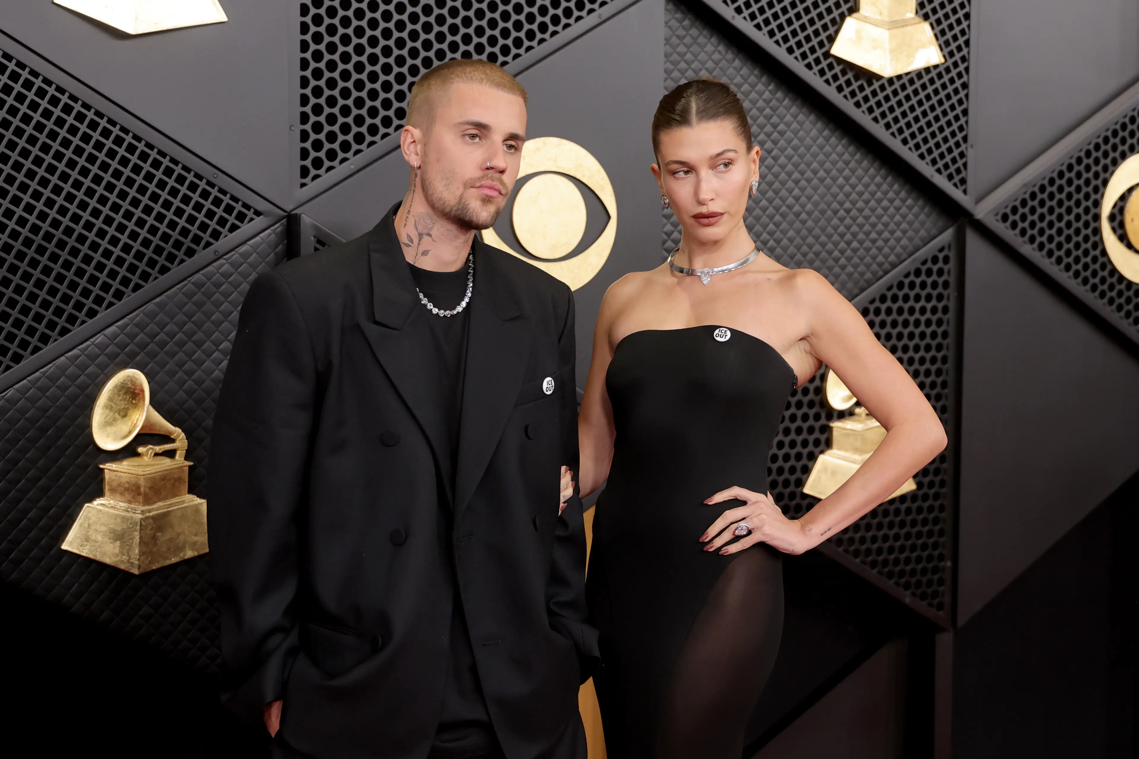 A body language expert has broken down Justin and Hailey's red carpet moment at the Grammys (Brianna Bryson/WireImage)