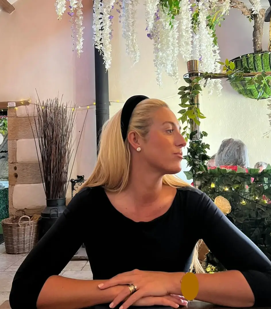 Fans speculated over the reason why Paris covered up her wrist with a tan oval (Instagram/@parisfury1)